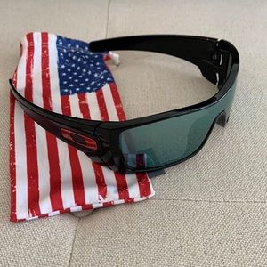 Oakley Batwolf Red sunglasses with Oakley Flag Holder